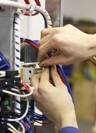 Assembly site: connection of a circuit card, modules, engine, contactors and relay