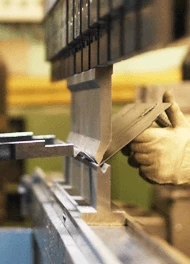 Mechanical section: the bending machine forms corners of details
