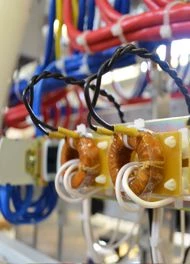 Assembly site: the current transformer is installed and earth contact is connected