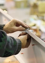Metalwork site: installation of an internal framework of a product, dynes laths and terminal blocks